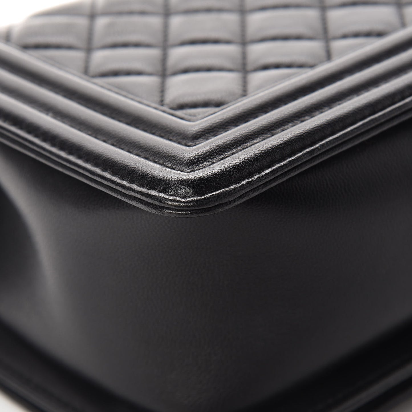 Lambskin Quilted Medium Boy Flap Black
