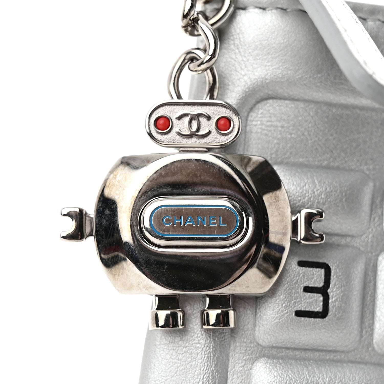 CHANEL ケース　シルバー金具 Chanel Metallic Calfskin Keyboard Pouch Silver 1325722 – FASHIONPHILE