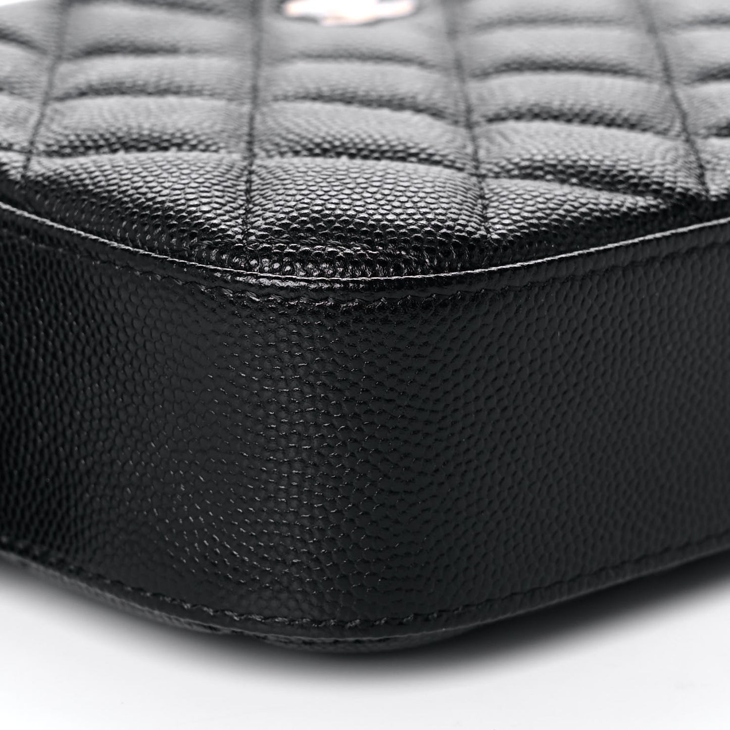 Caviar Quilted Vanity With Chain Black