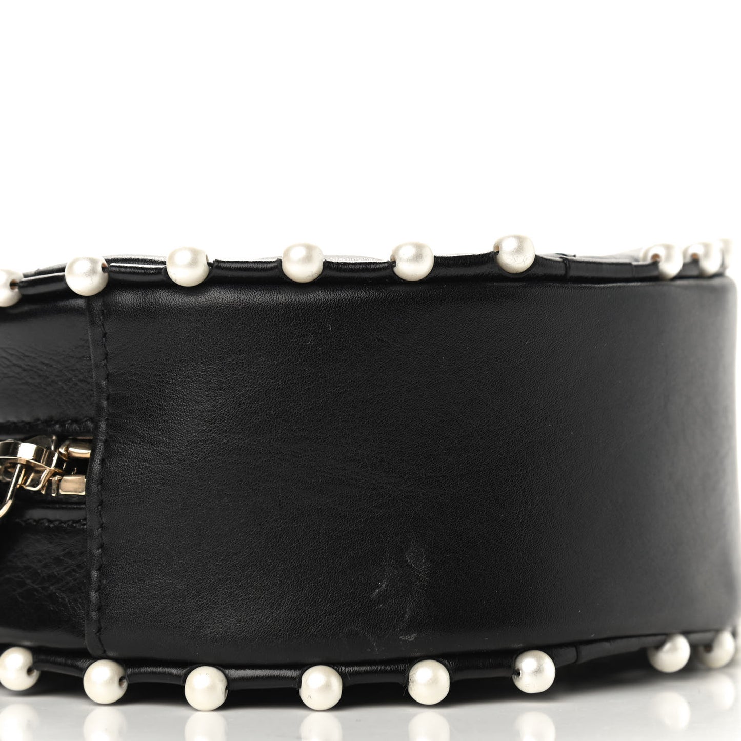 Calfskin Quilted Pearl Round Clutch With Chain Black