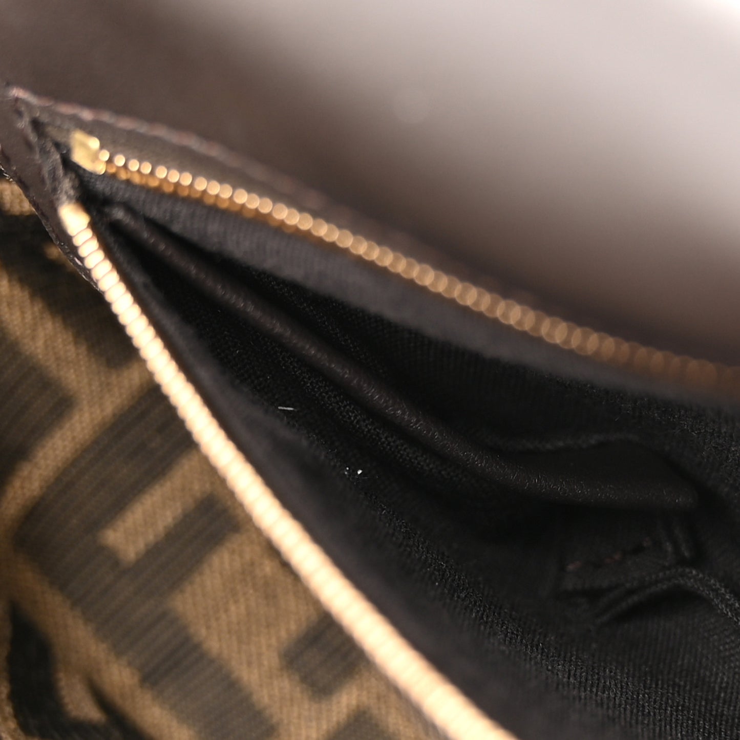 Shearling FF Midi Chain Baguette Ebano