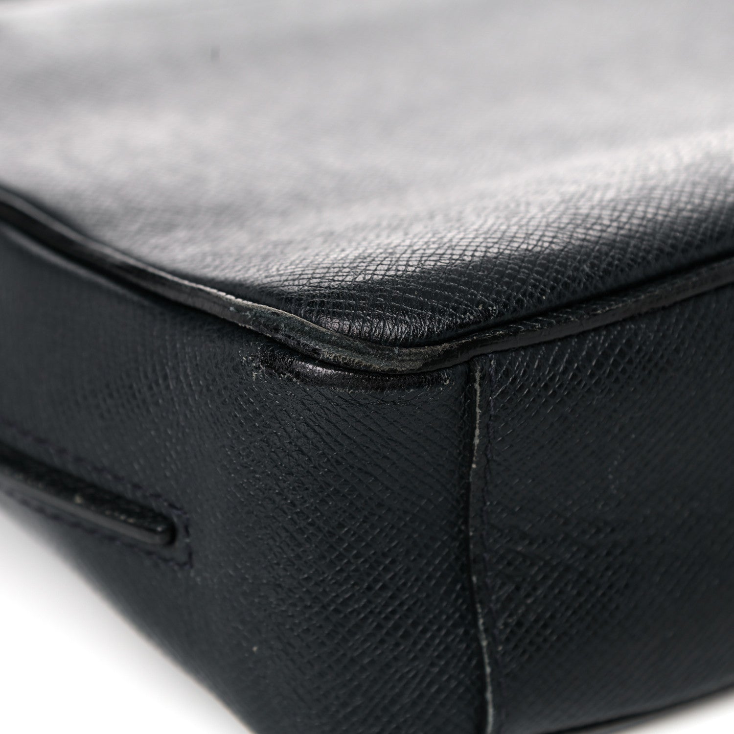 Louis Vuitton Taiga Milo Messenger Boreal 9 of 25