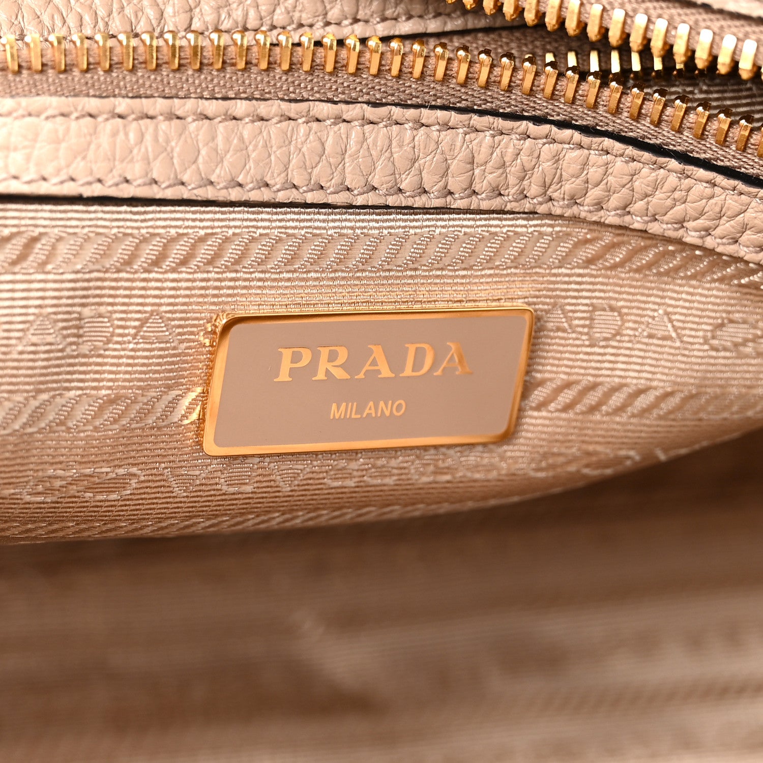 Prada Vitello Phenix Bauletto Cammeo 1783739 – FASHIONPHILE