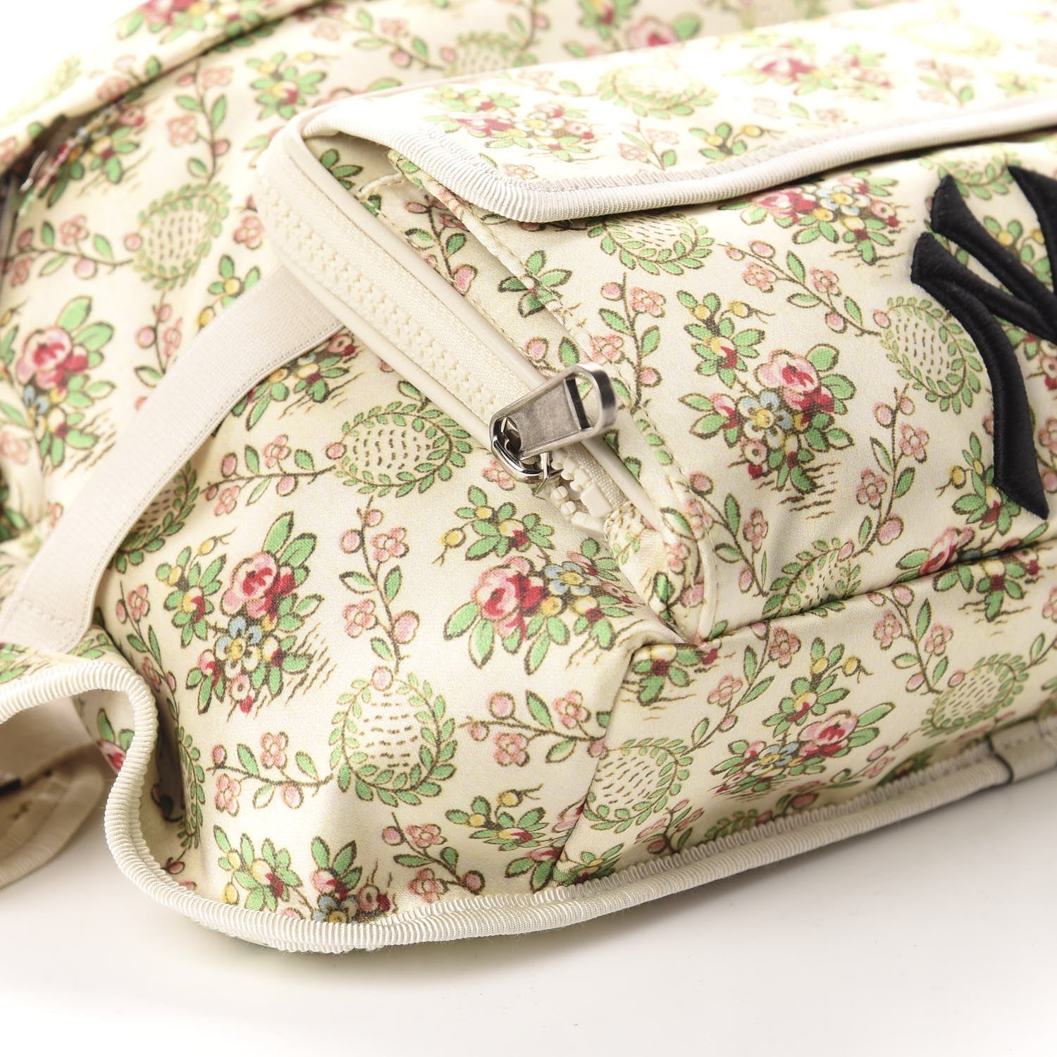 Gucci X MLB Satin Floral Print NY Yankees Patch Convertible Belt Bag Ivory Green 6 of 10