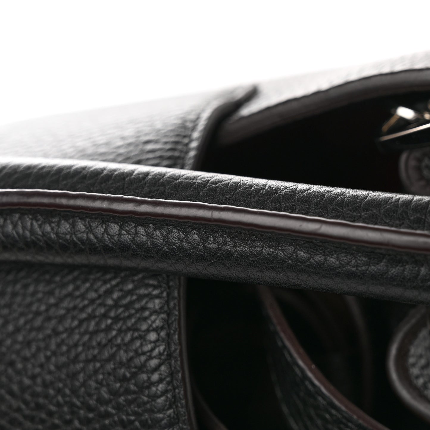 Taurillon Capucines PM Black