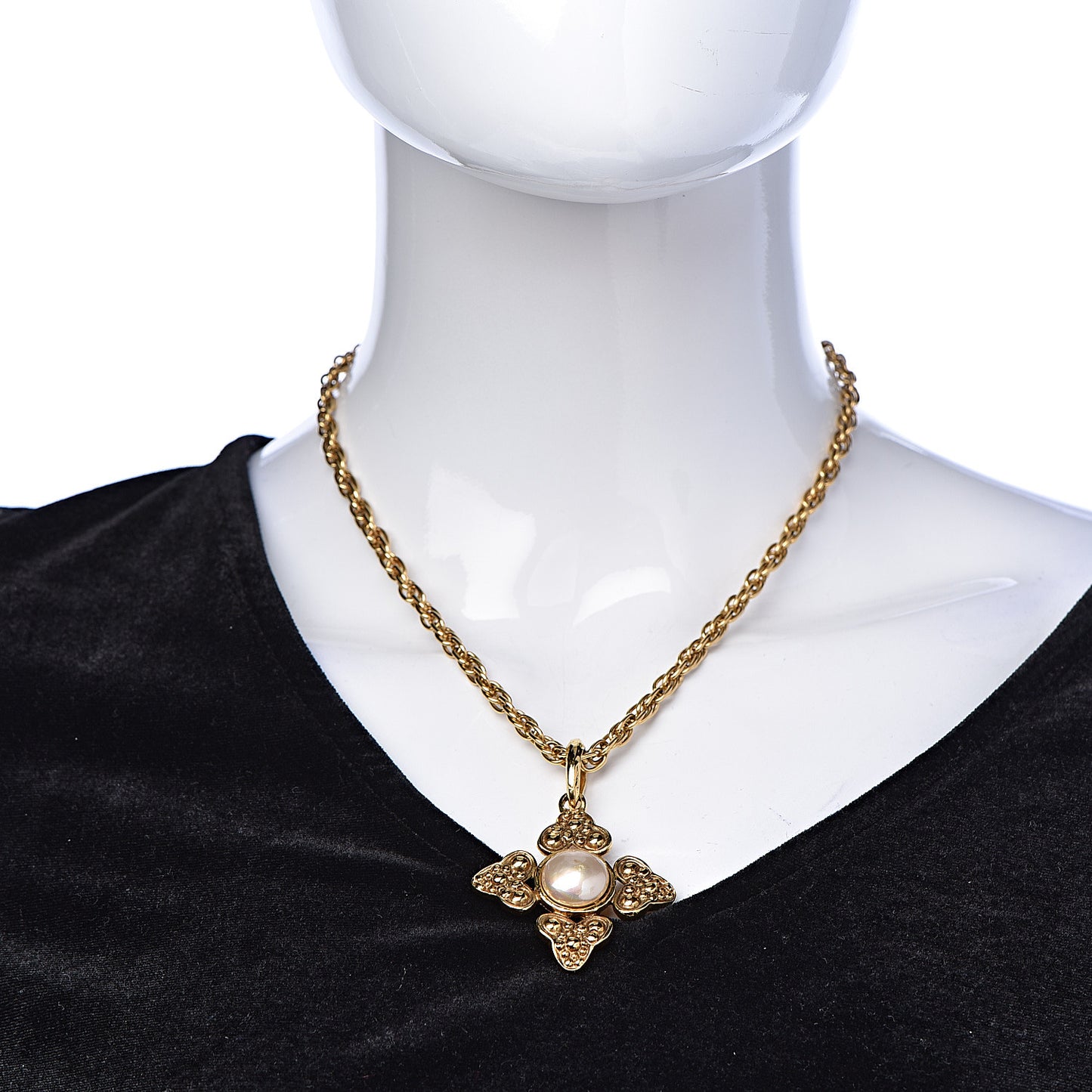 Pearl Chain Pendant Short Necklace Gold