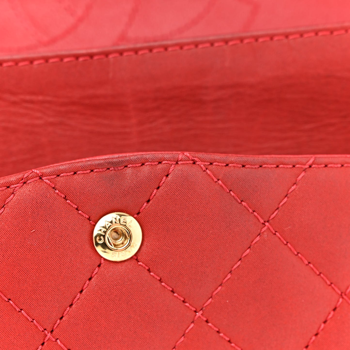 Iridescent Calfskin Quilted 2.55 Reissue 226 Flap Red