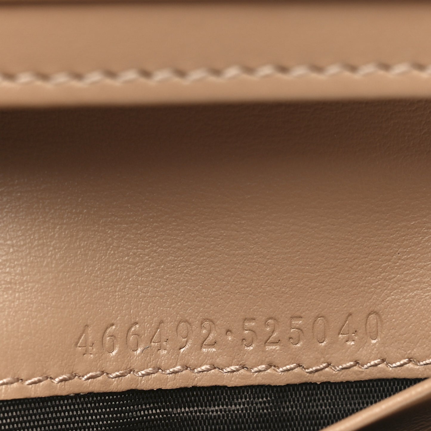 Calfskin Matelasse Monochrome GG Marmont Card Case Wallet Camelia