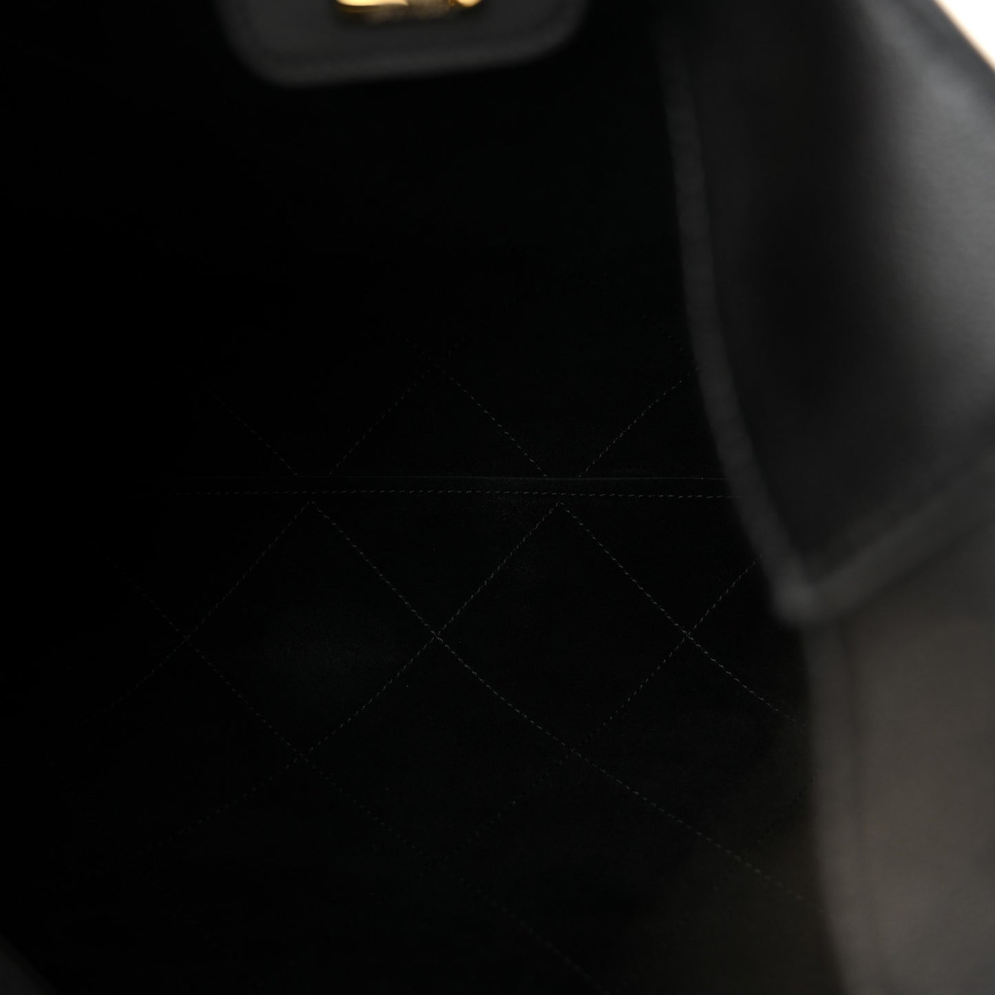 Shiny Lambskin Quilted Medium Hobo Black