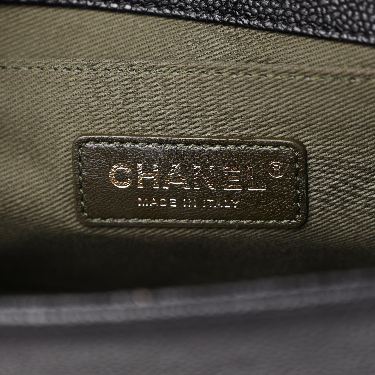 Caviar Quilted Medium Boy Flap Black
