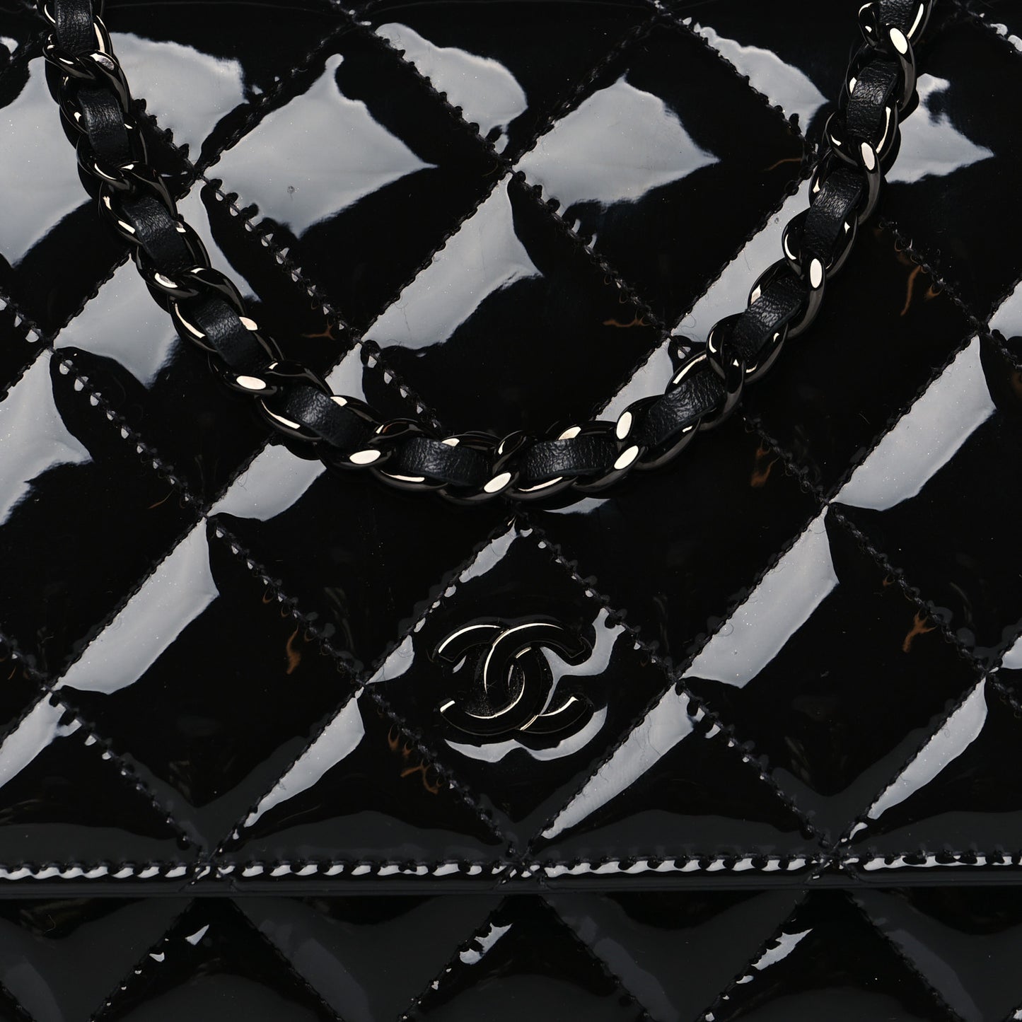 Patent Quilted Wallet On Chain WOC Black