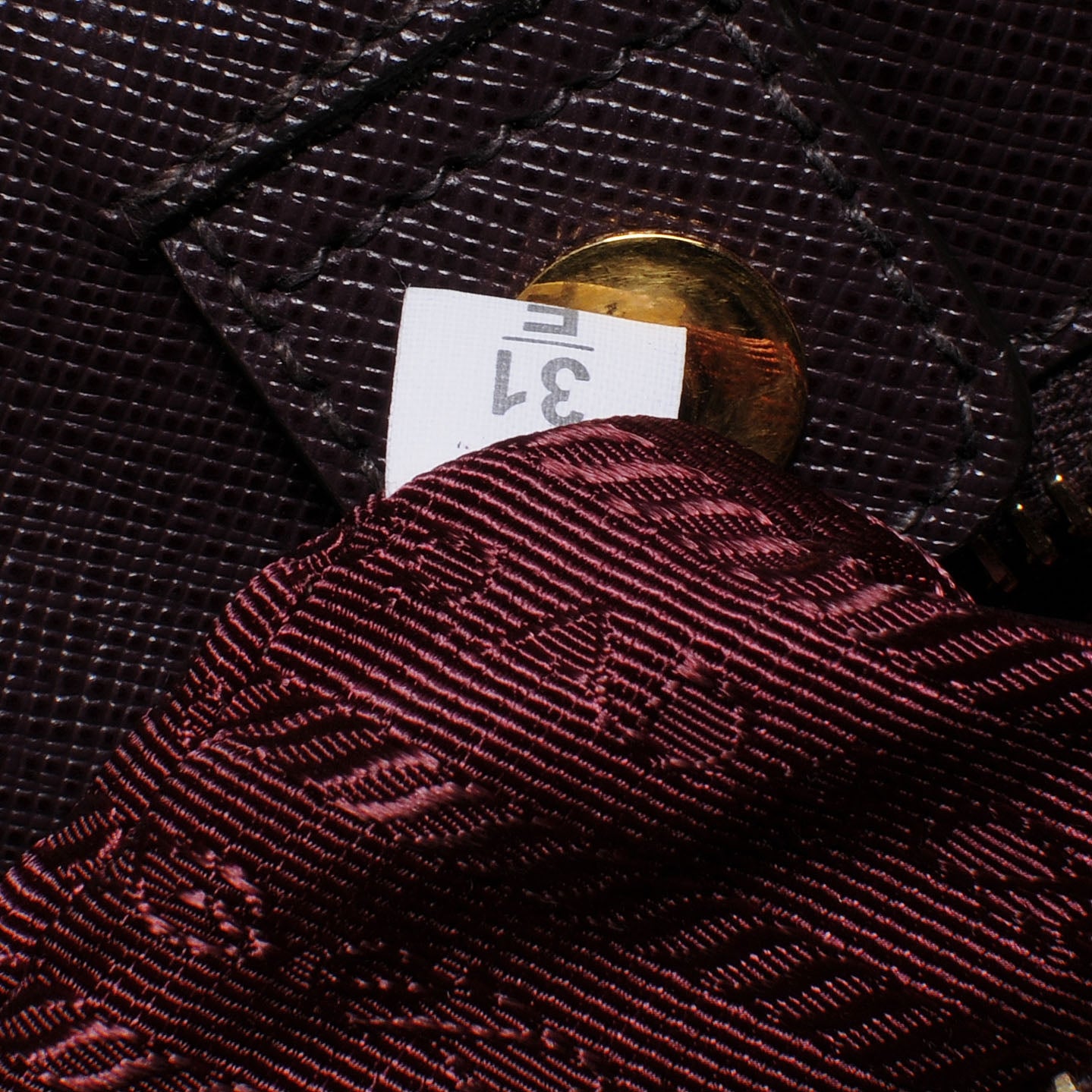 Saffiano Lux Medium Tote Bordeaux