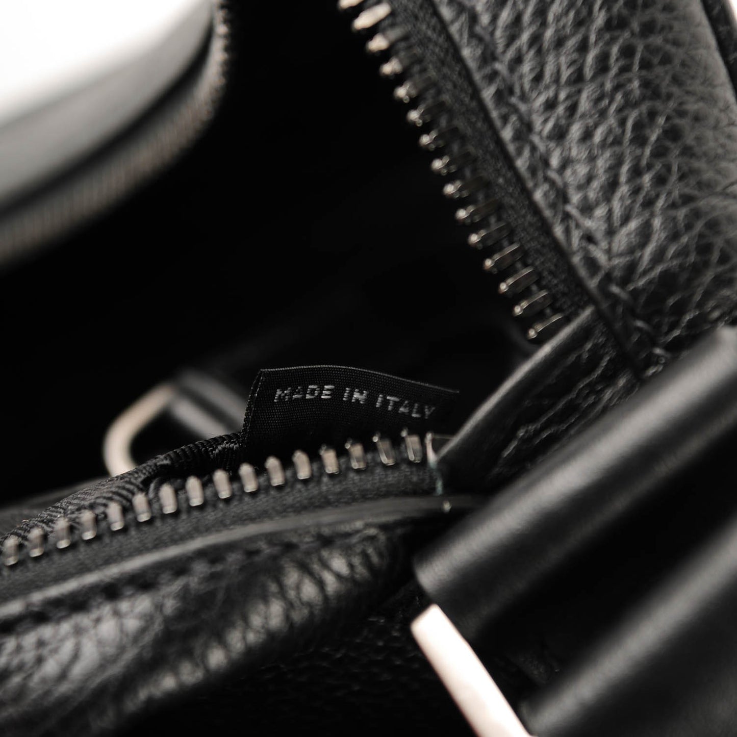 Toro Messenger Bag Black