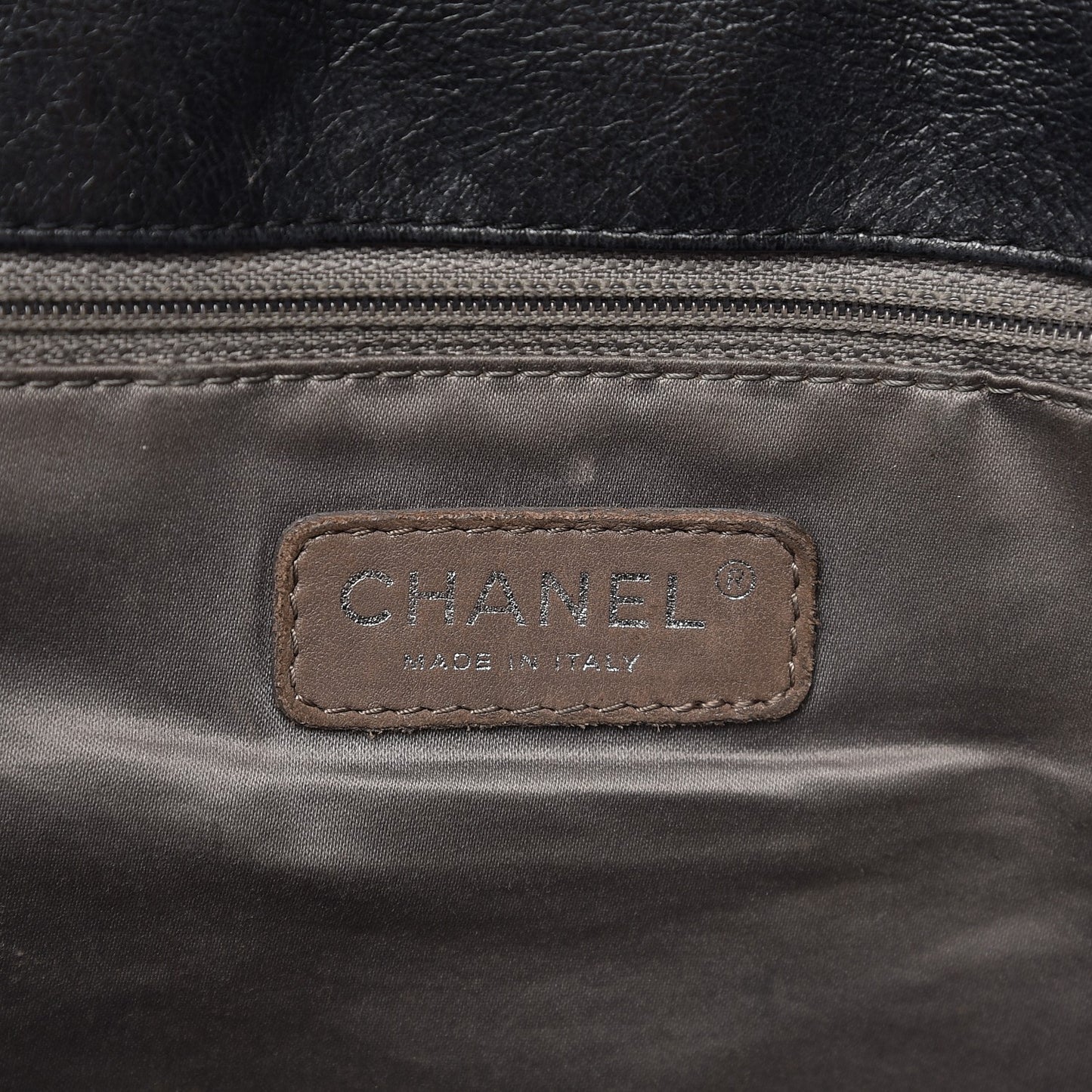 Glazed Calfskin Twisted Maxi Flap Black