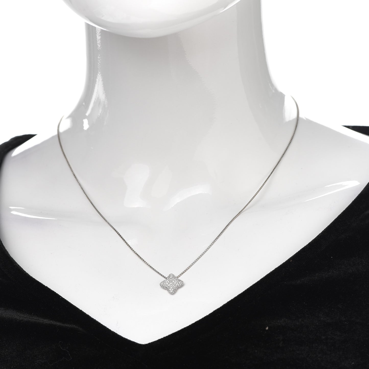 18K White Gold Diamond Quatrefoil Pendant Necklace