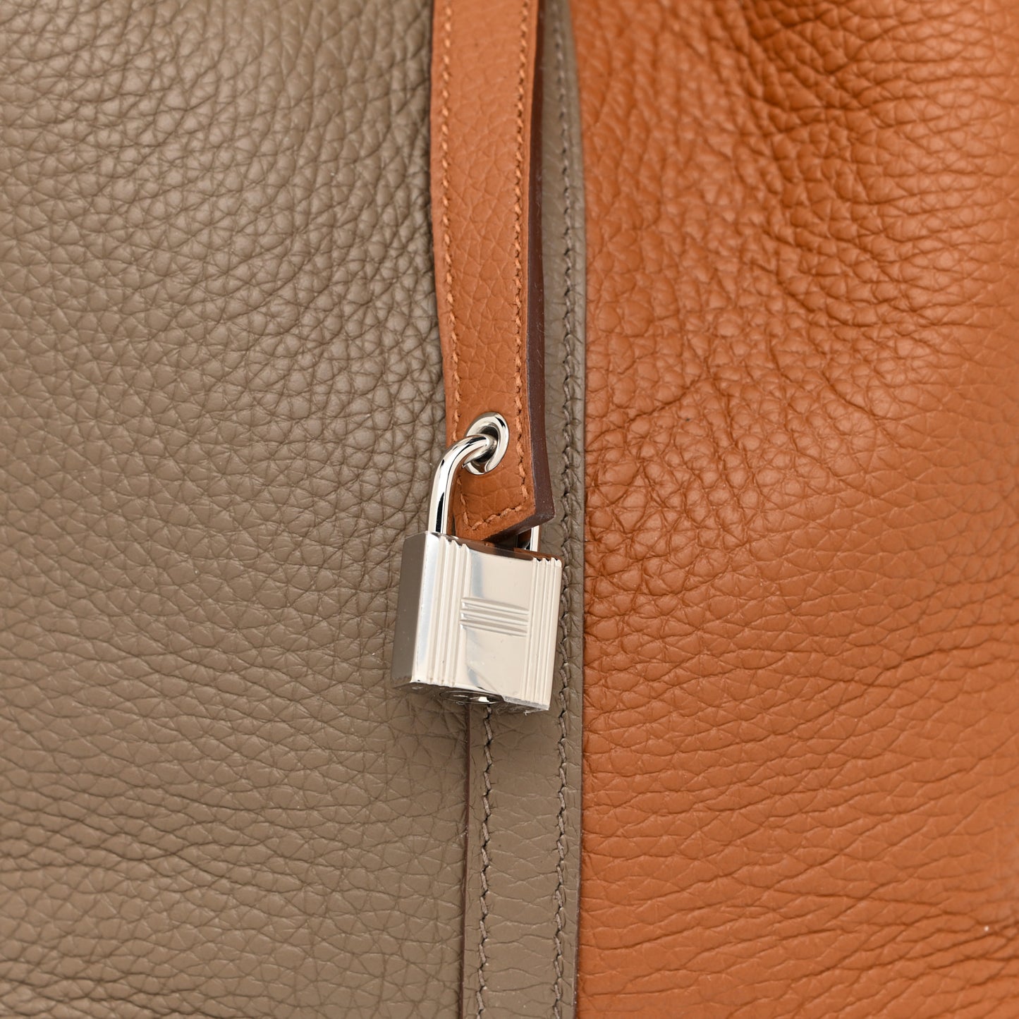 Taurillon Clemence Casaque Picotin Lock 22 MM Gold Etoupe Nata
