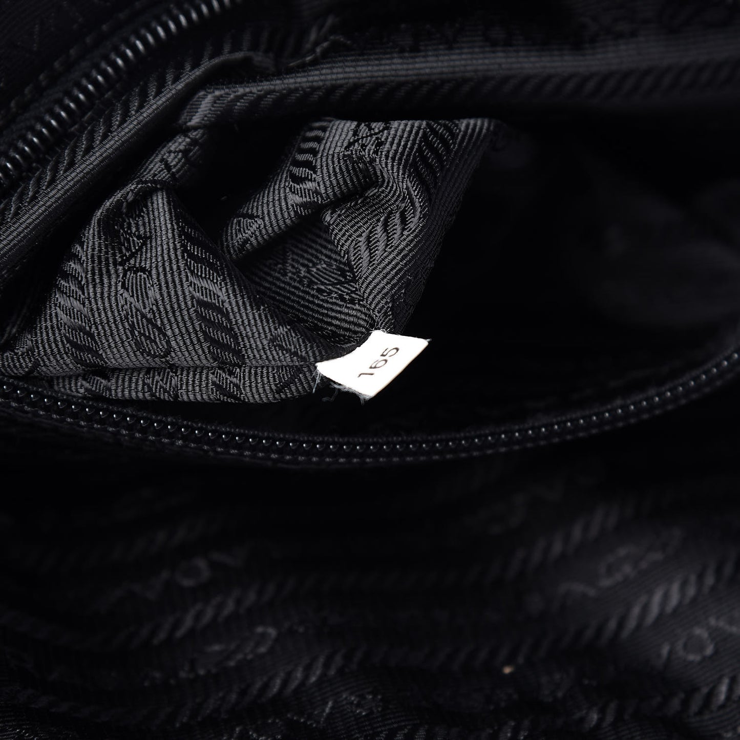 Nylon Vela Messenger Black