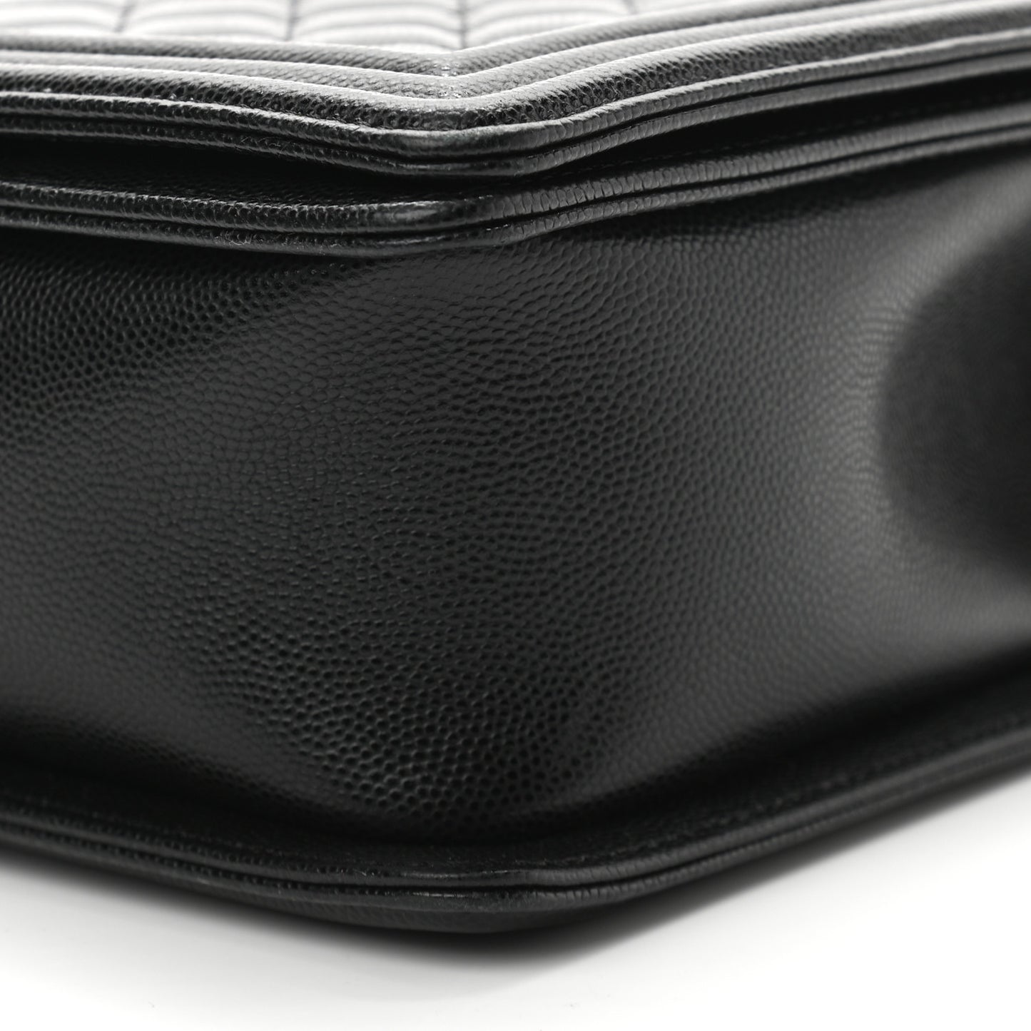 Caviar Quilted New Medium Boy Flap Black