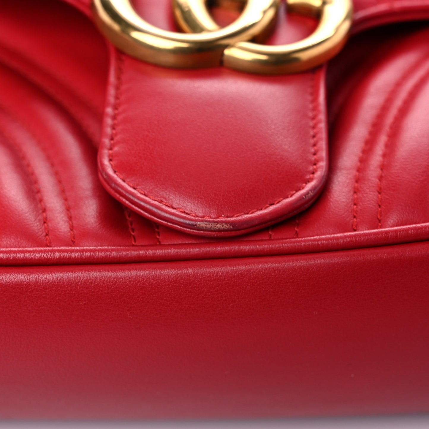 Calfskin Matelasse Small GG Marmont Shoulder Bag Hibiscus Red