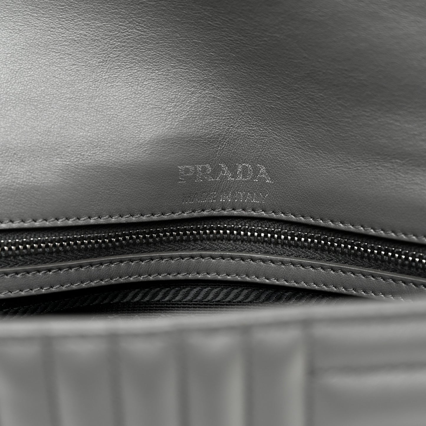Soft Calfskin Impunture Diagramme Medium Chain Flap Shoulder Bag Mercurio
