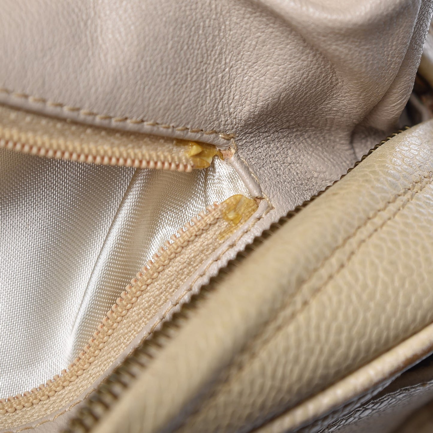 Caviar Quilted Shoulder Bag Beige Clair