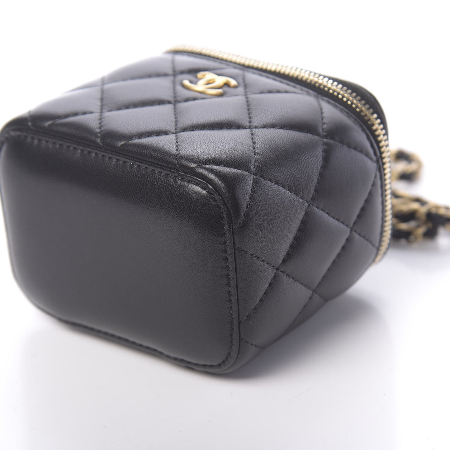 Lambskin Quilted Mini Pearl Crush Vanity Case With Chain Black