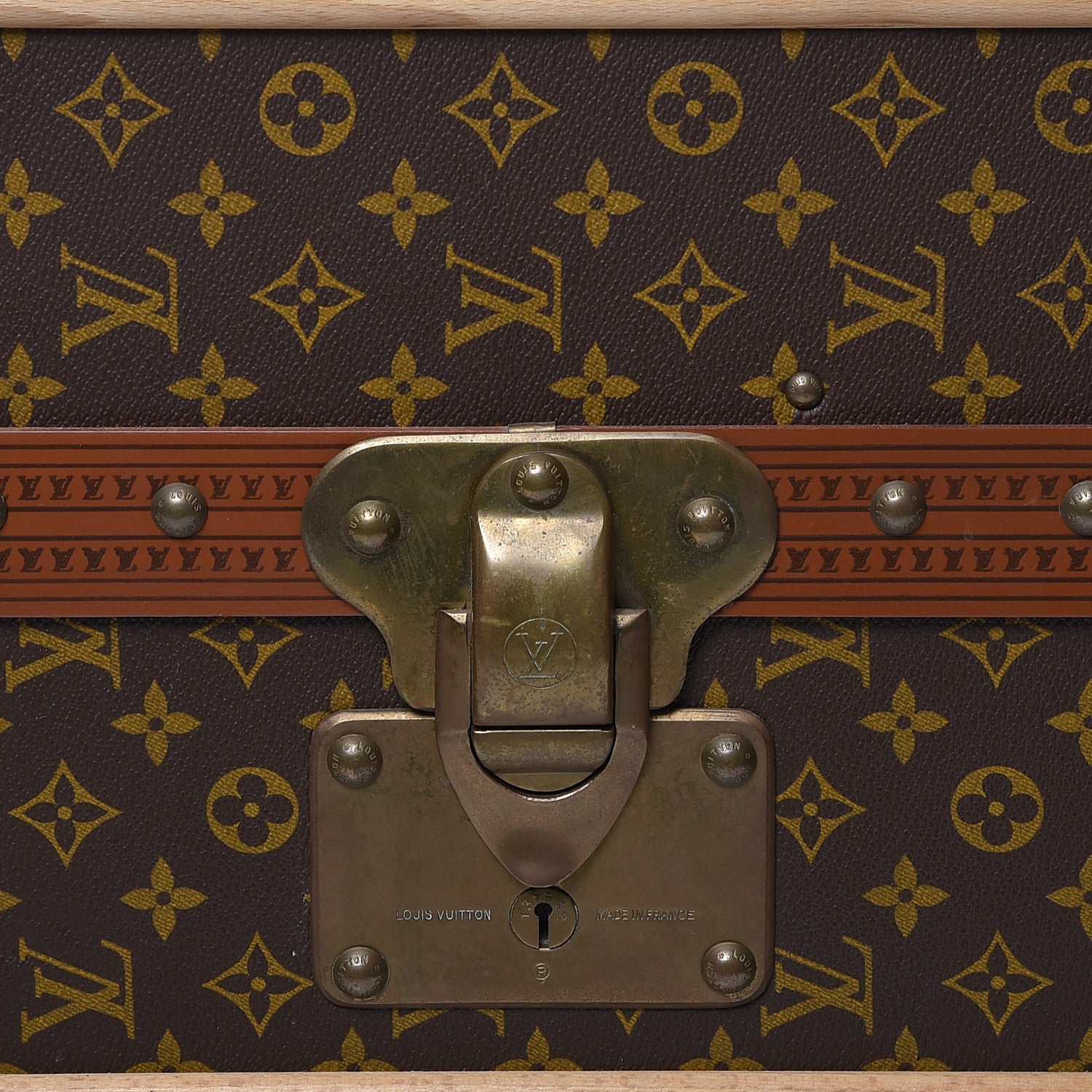 Louis Vuitton Monogram Queen's Wardrobe Trunk 26 of 29