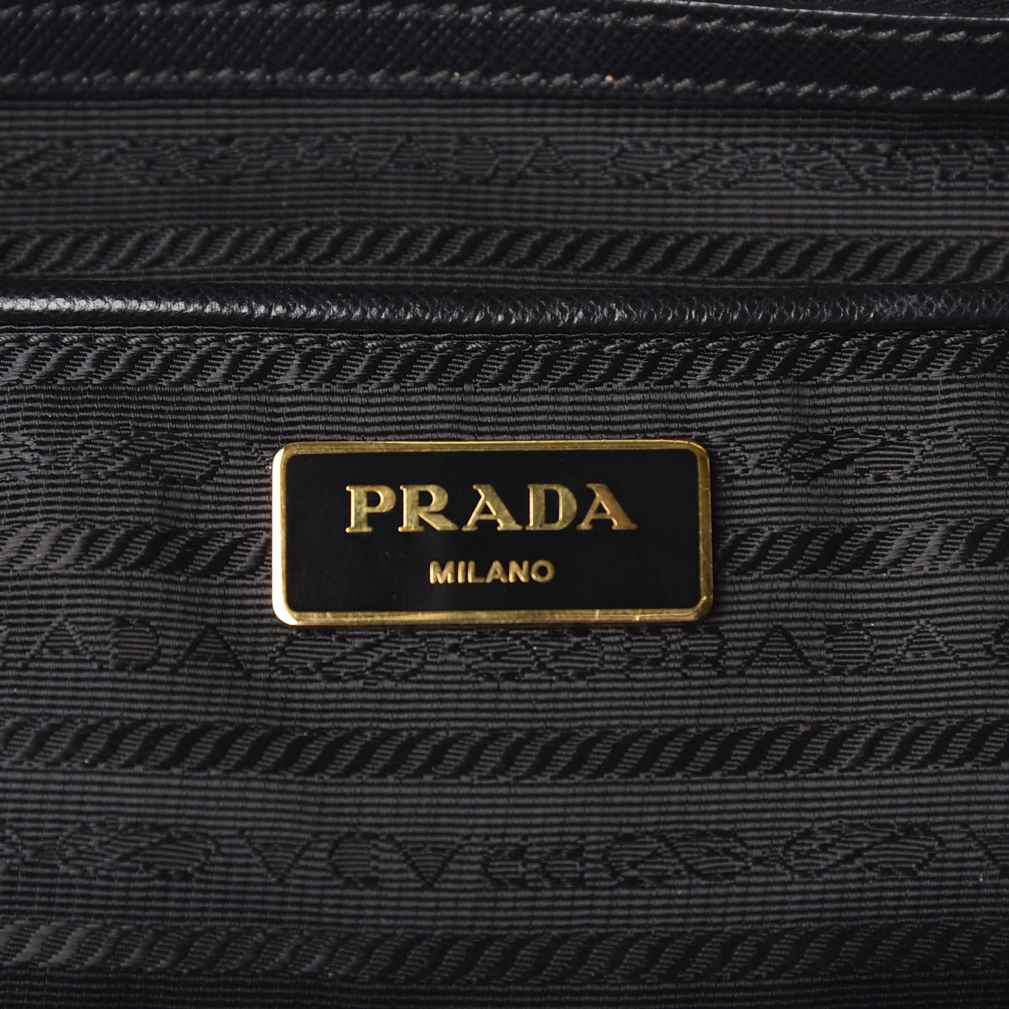 Saffiano Medium Galleria Double Zip Tote Black