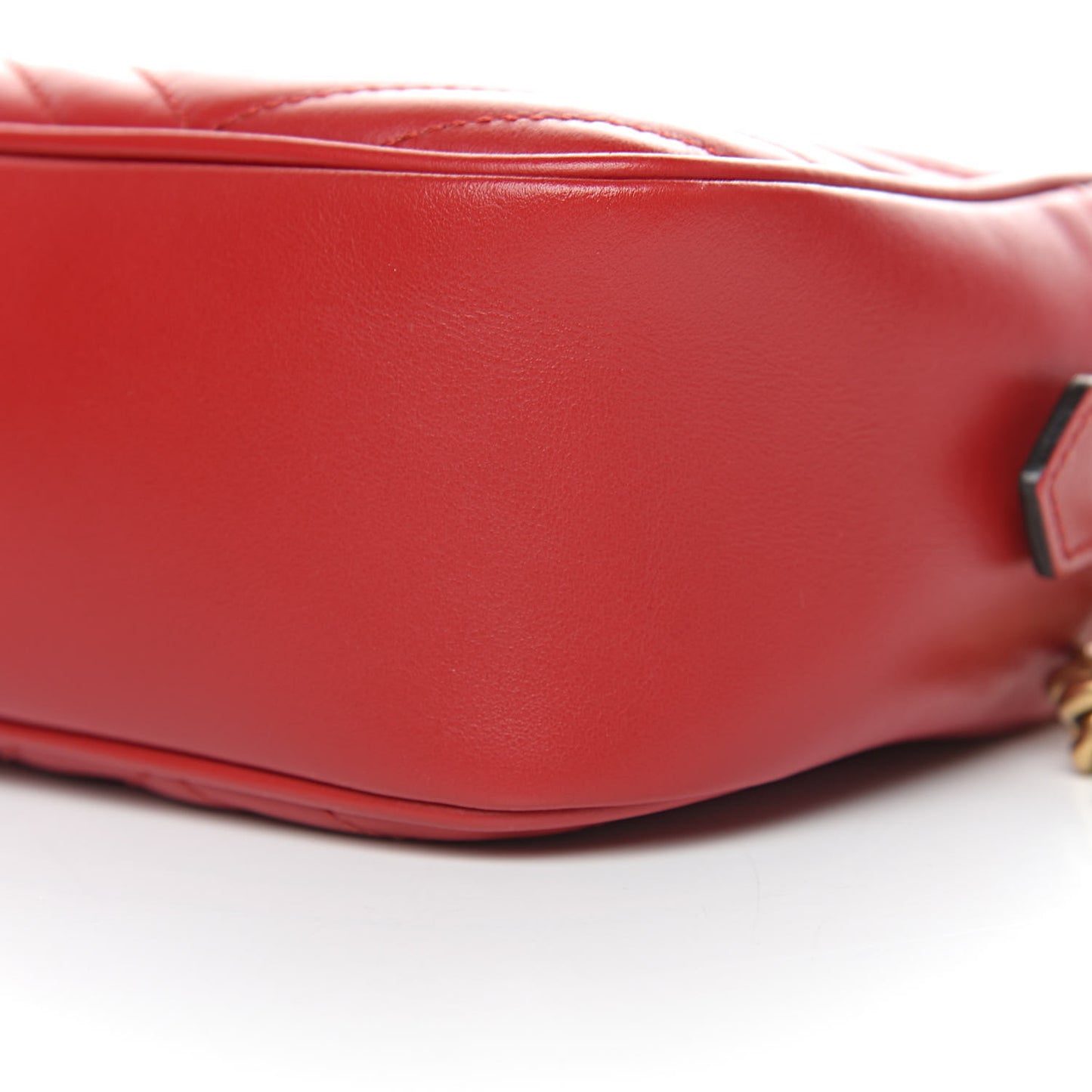 Calfskin Matelasse Small GG Marmont Chain Shoulder Bag Hibiscus Red