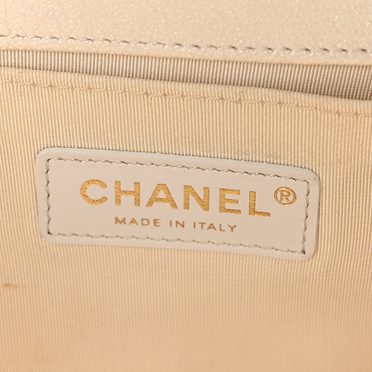 Caviar Quilted Medium Boy Flap White