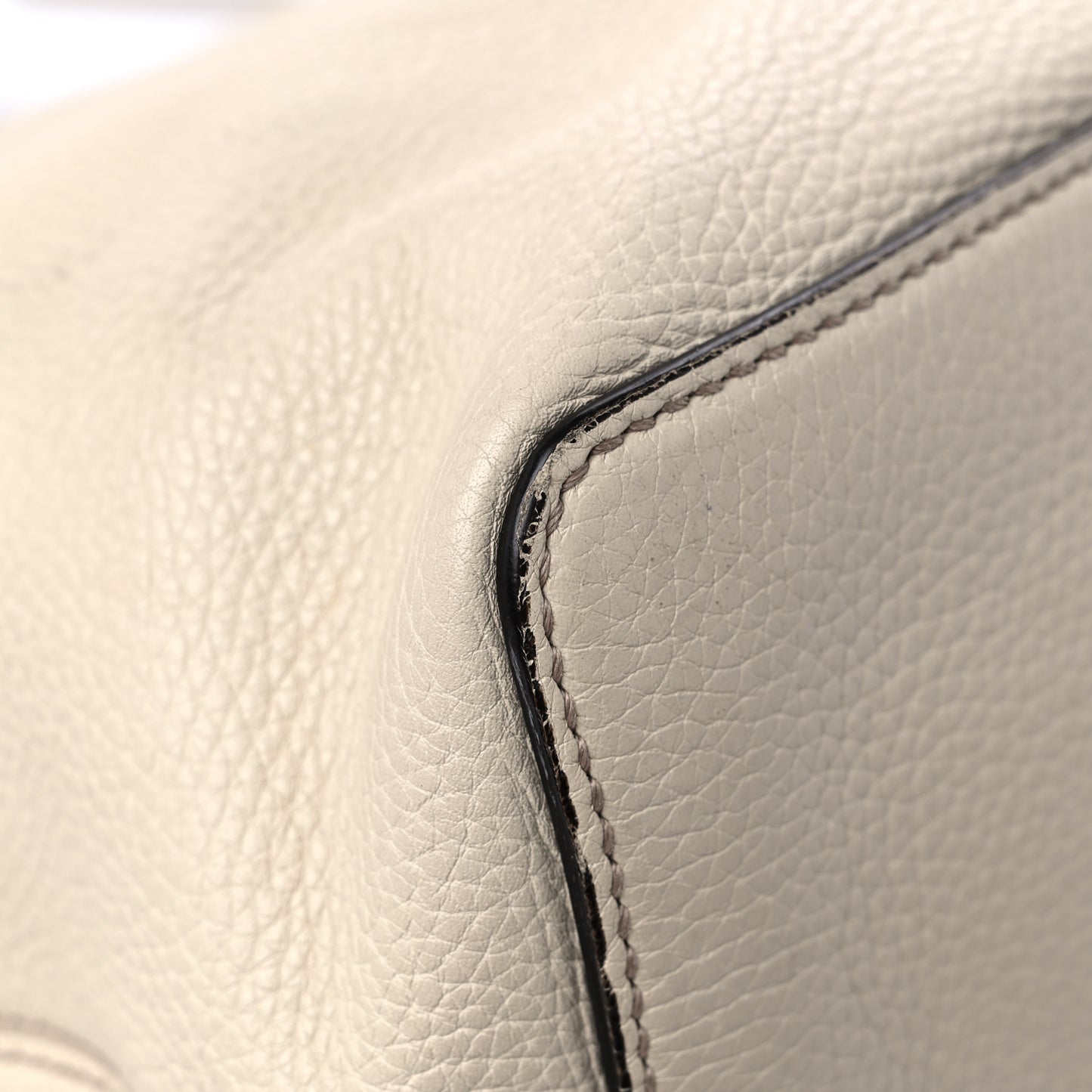 Pebbled Calfskin Large Soho Hobo Off White