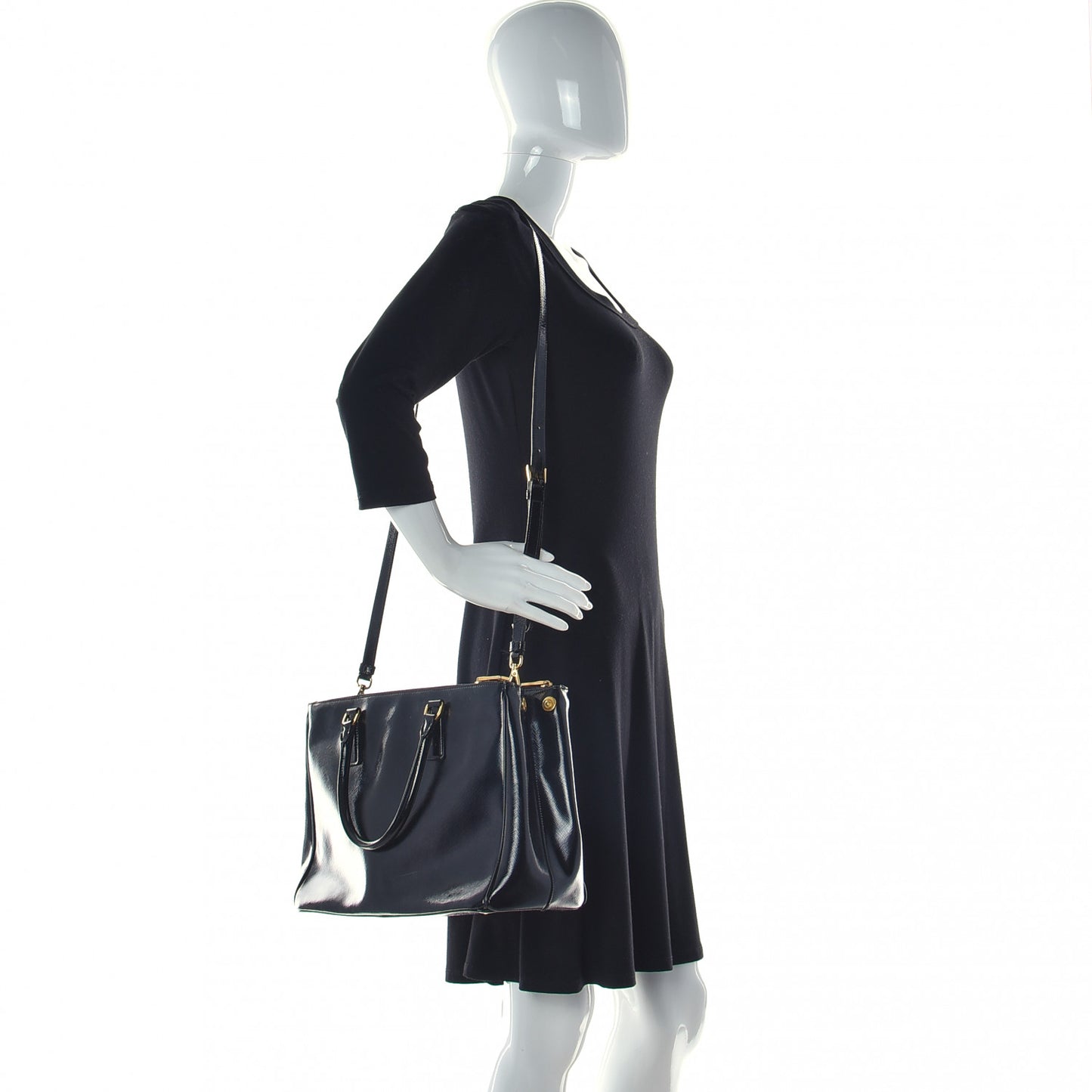 Saffiano Vernice Medium Galleria Double Zip Tote Black