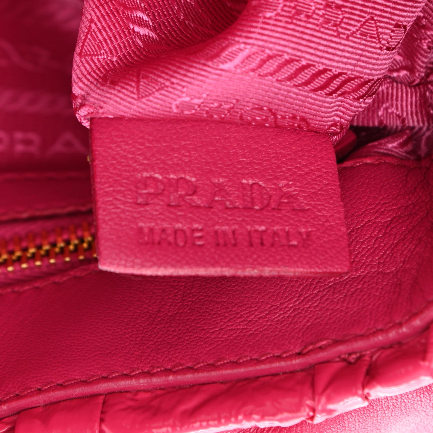 Vernice Gaufre Shoulder Bag Fuxia