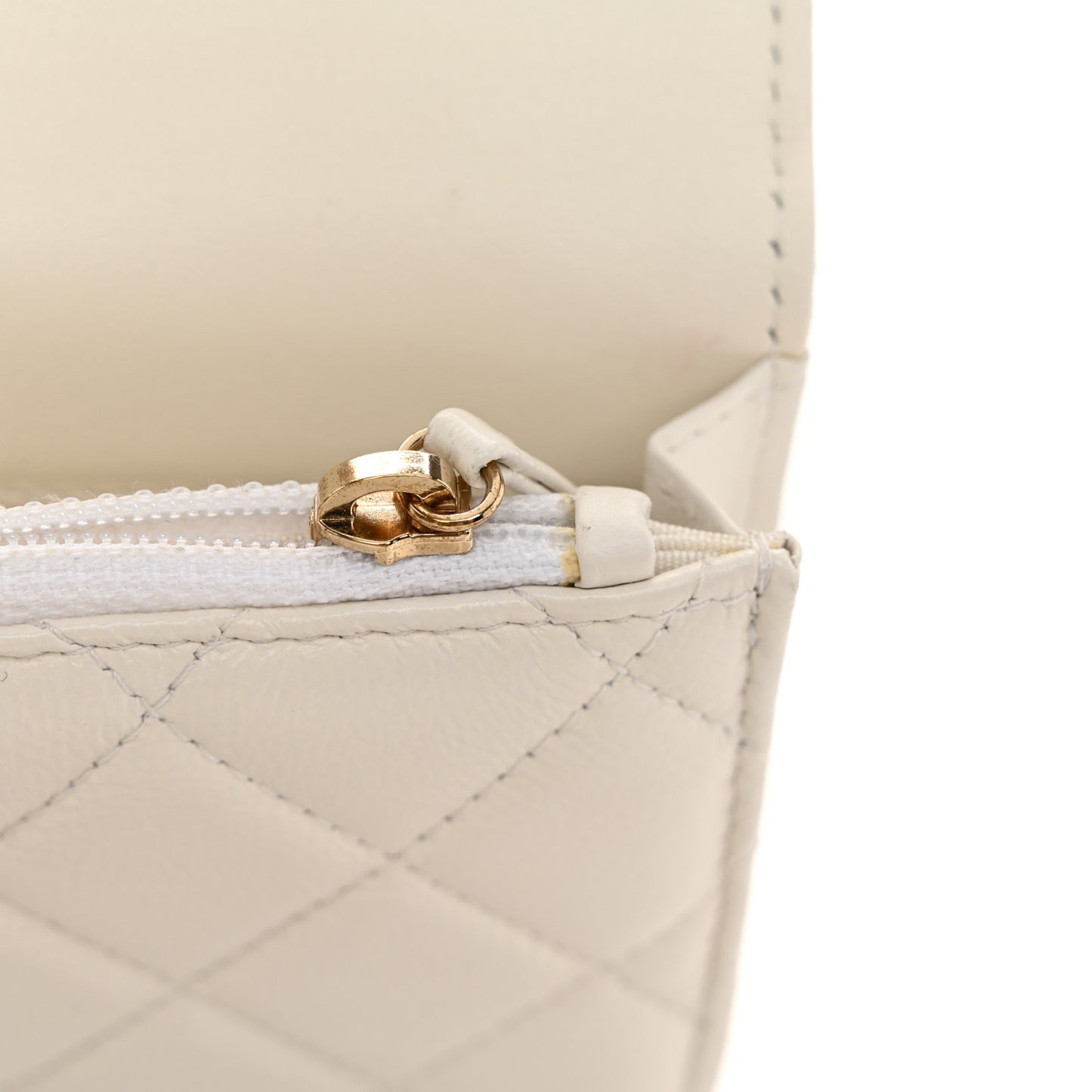 Calfskin Quilted Maxi Pearls Clutch With Chain White