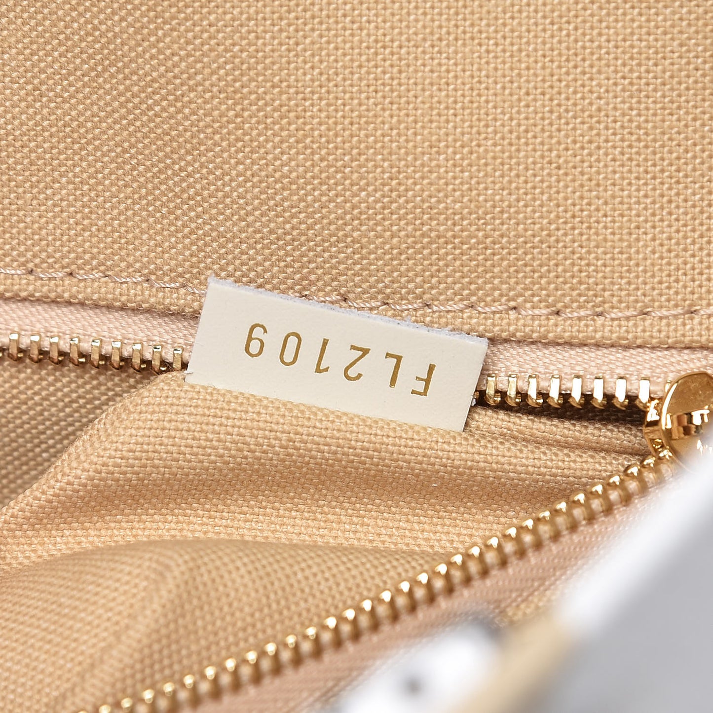 Monogram Giant Onthego GM Kaki Beige