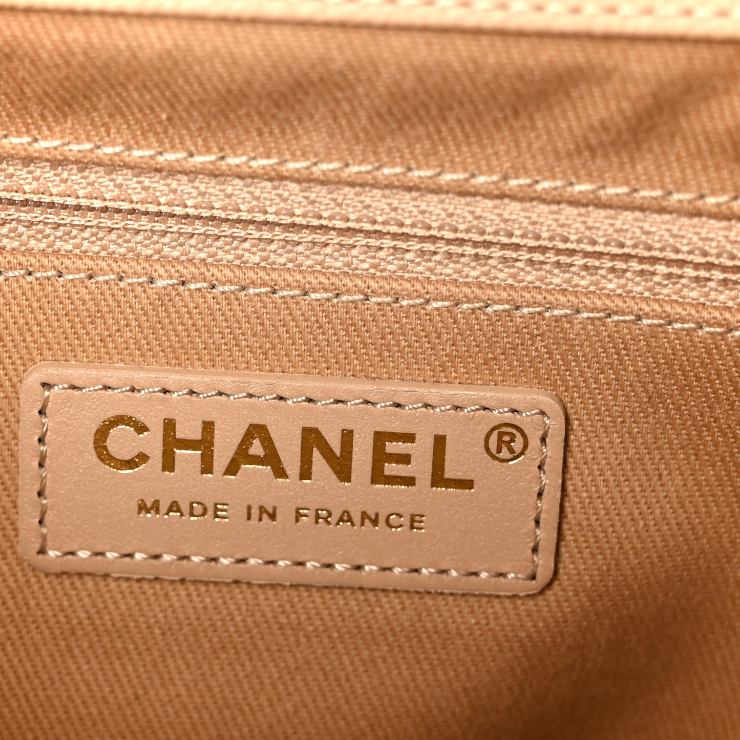 Caviar Quilted Medium Business Affinity Flap Beige