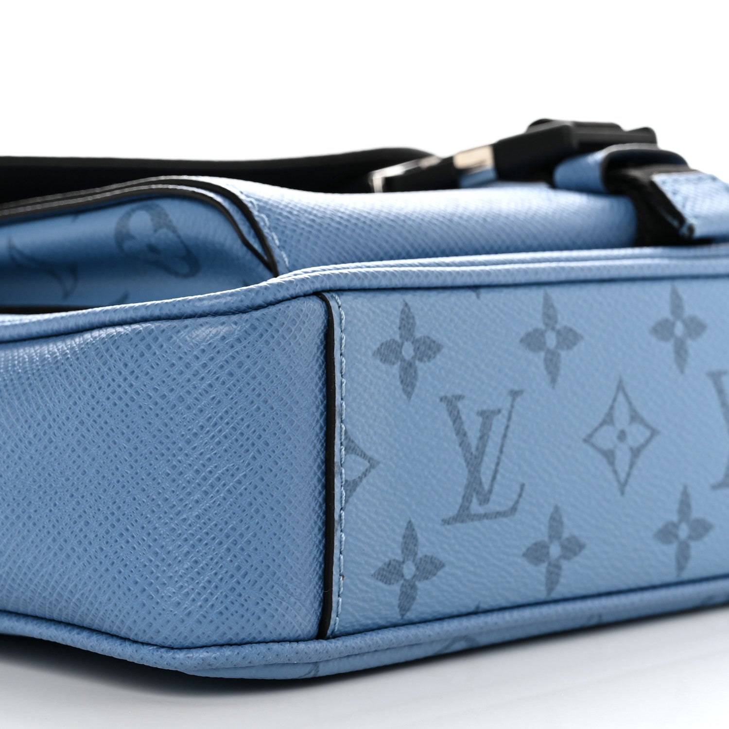 Louis Vuitton Taigarama Messengerama Denim 9 of 10