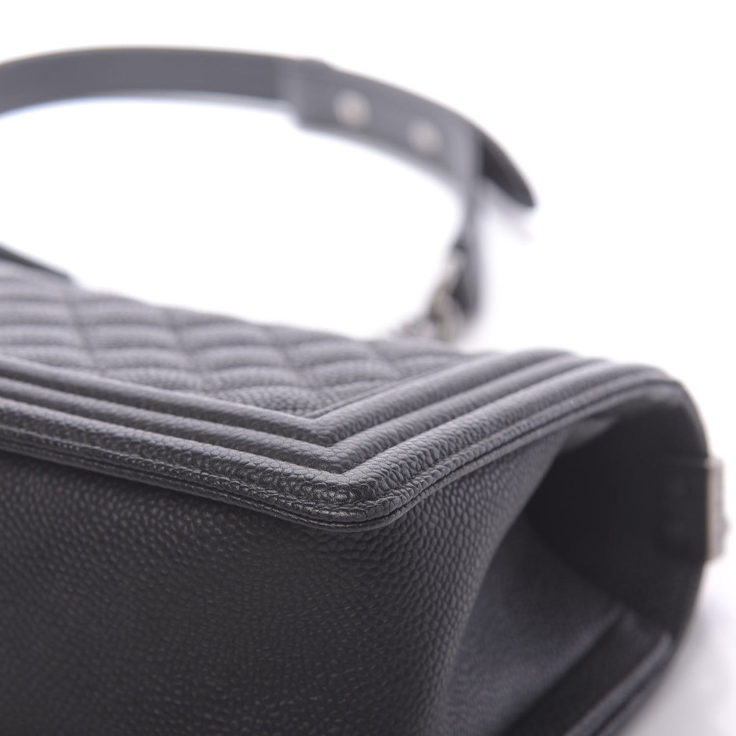 Caviar Quilted Medium Boy Flap Black