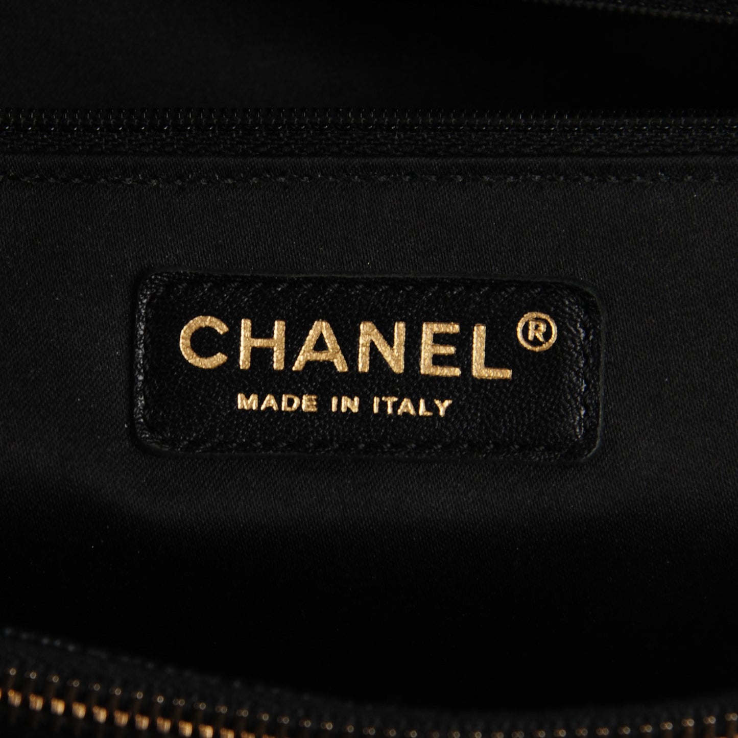 Caviar XL Grand Shopping Tote GST Black