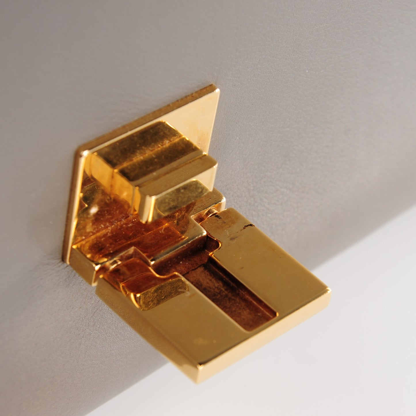 Crocodile Embossed Nubuck Medium Trapeze Grey