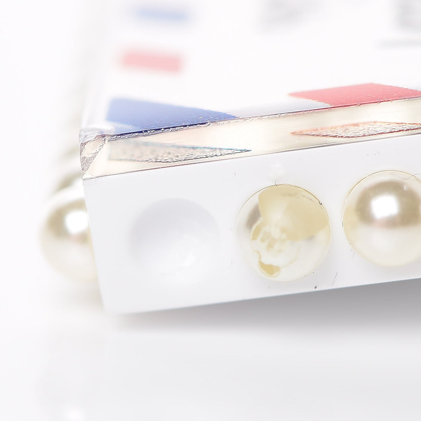 Resin Pearl Letter Brooch Black White Blue Red