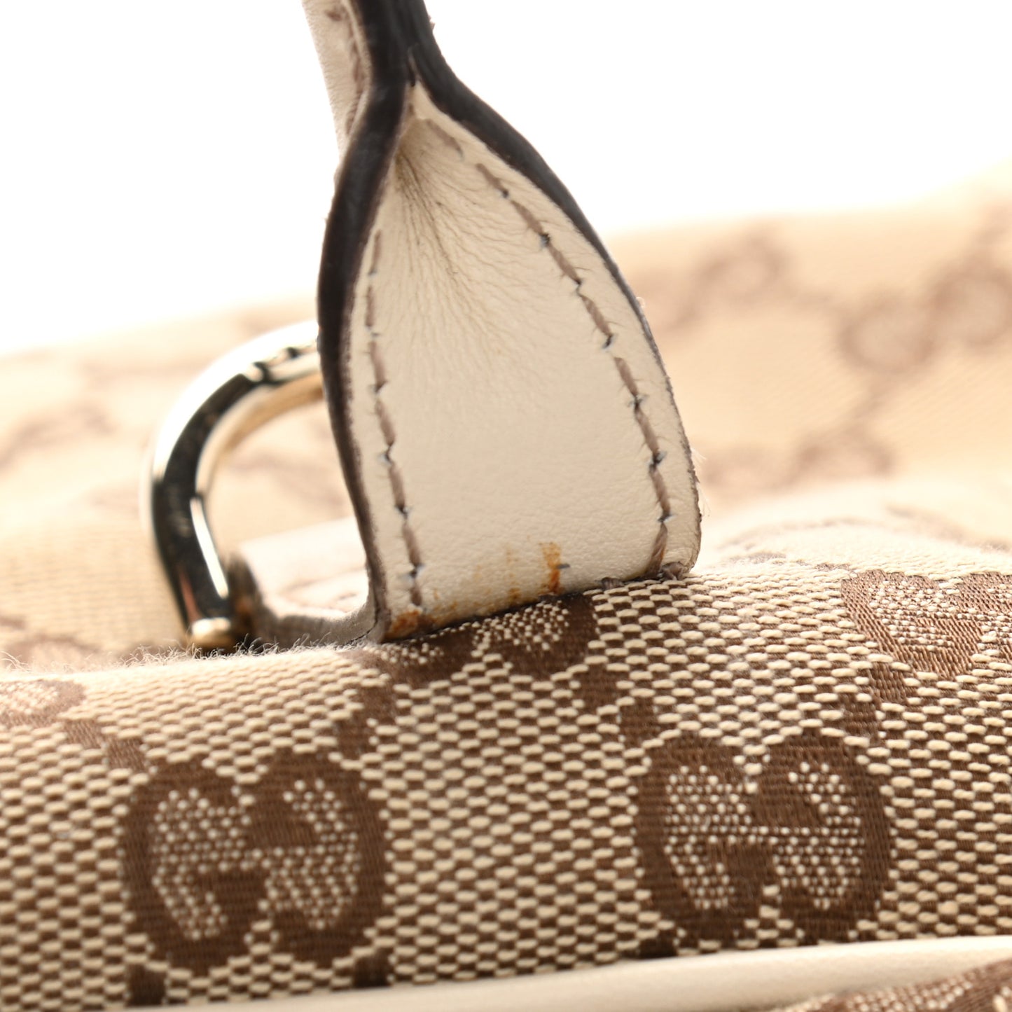 Monogram Medium New Britt Boston Off White
