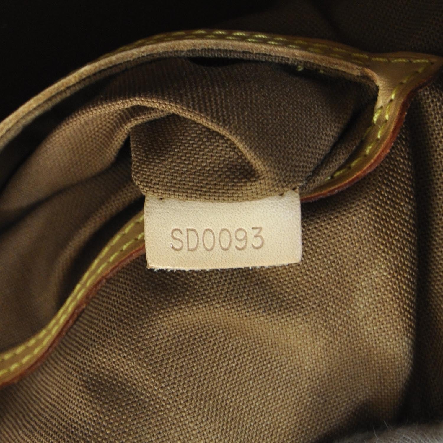 Louis Vuitton Monogram Alma 8 of 9