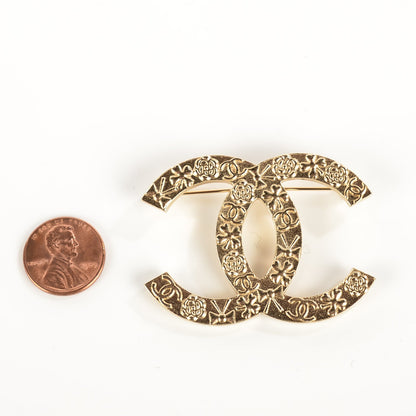 Chanel Lucky Symbols CC Brooch Light Gold 2 of 7