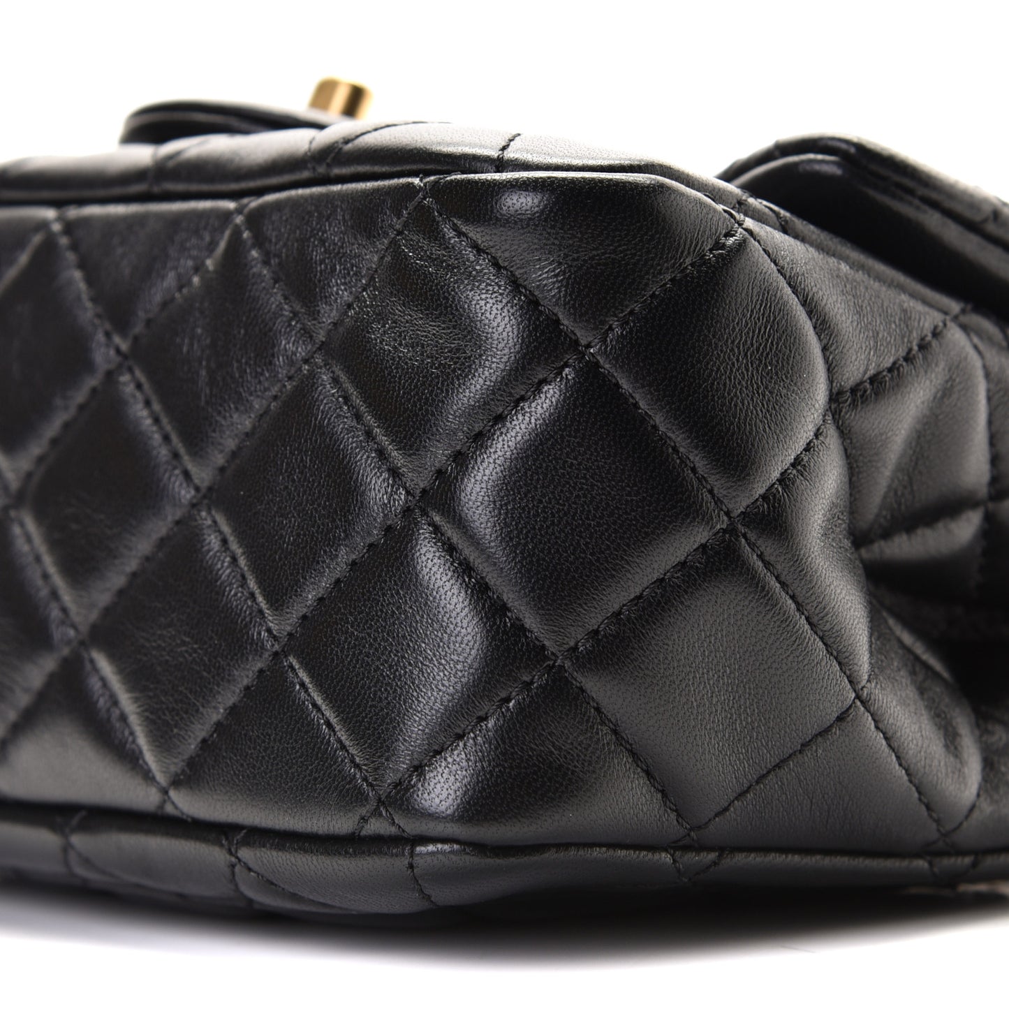 Lambskin Quilted Mini Pearl Crush Flap Black