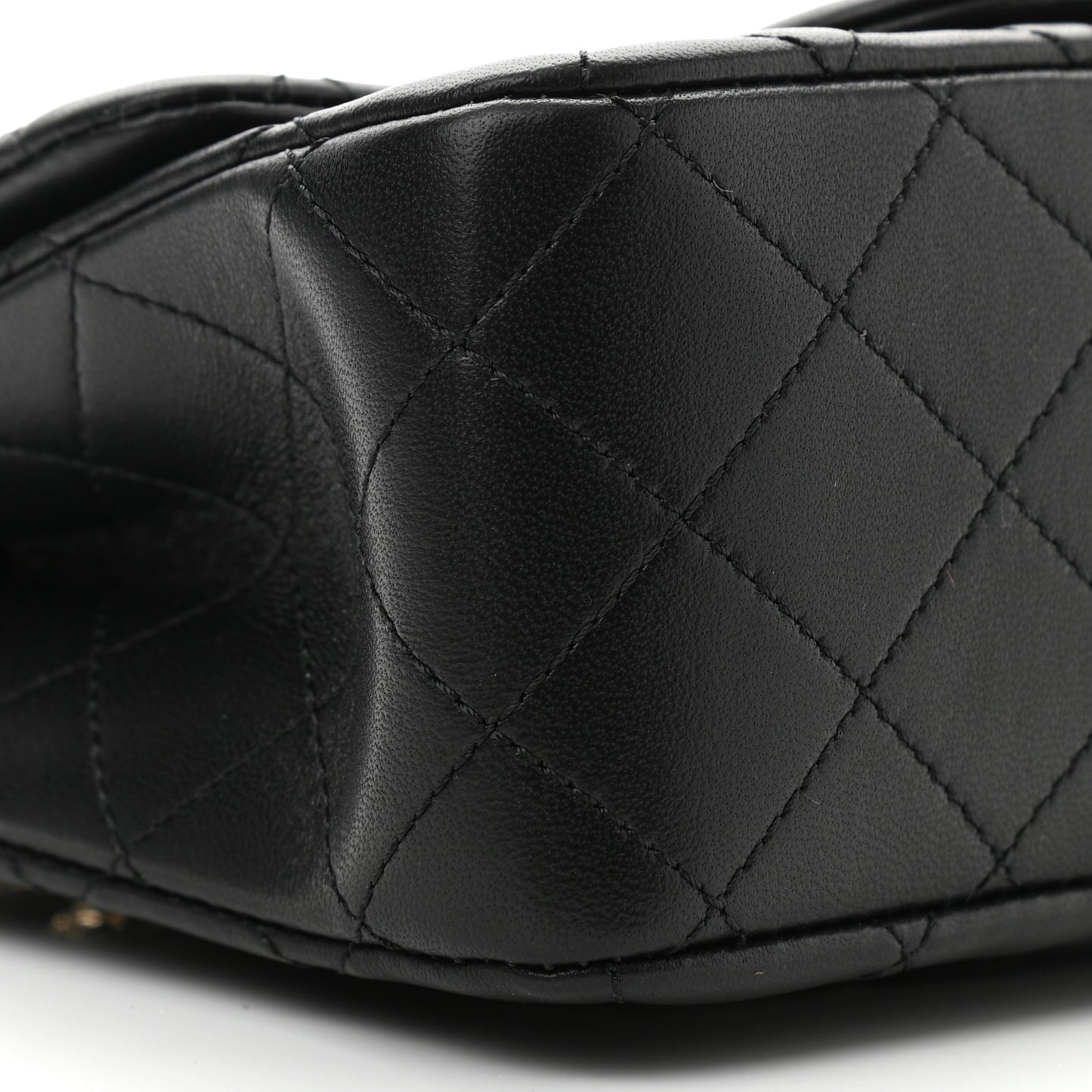 Lambskin Quilted Enamel Mini Pearl Crush Flap Black