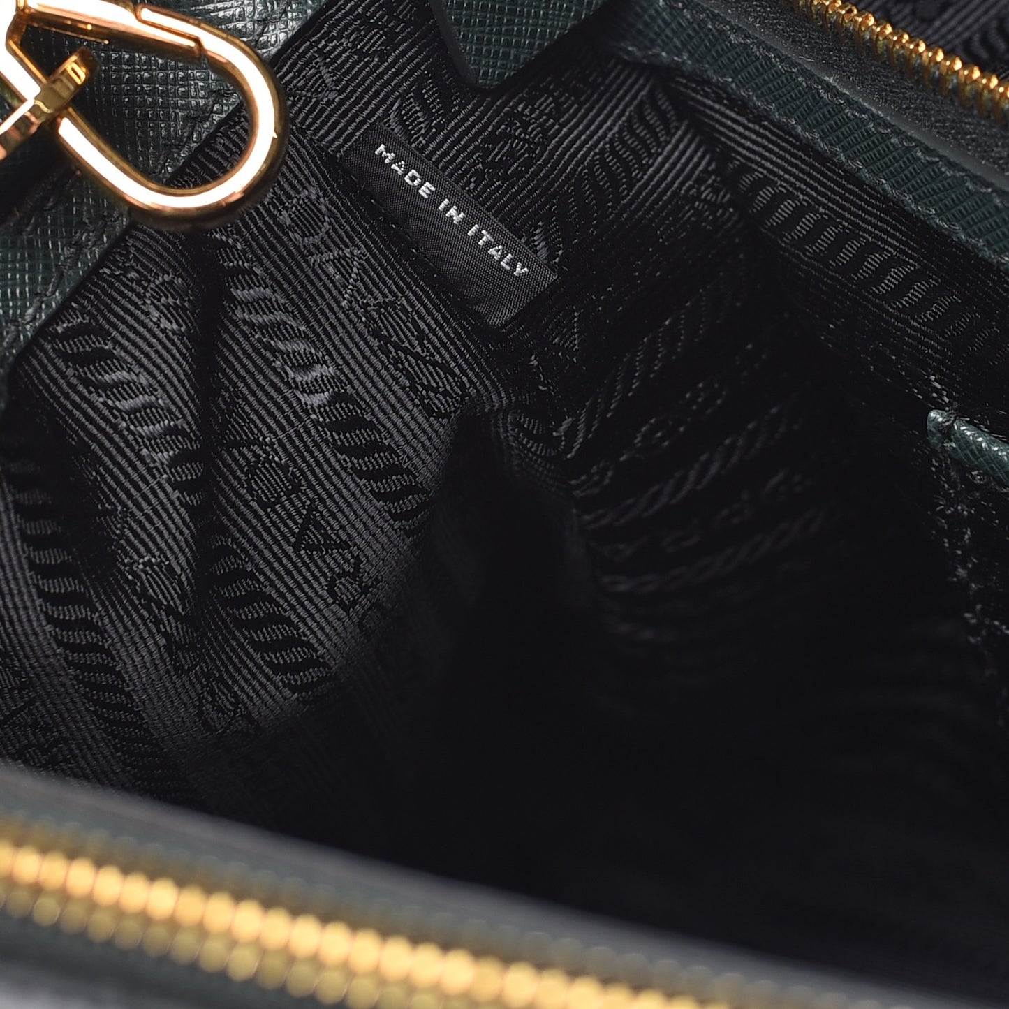 Saffiano Medium Galleria Double Zip Tote Smeraldo