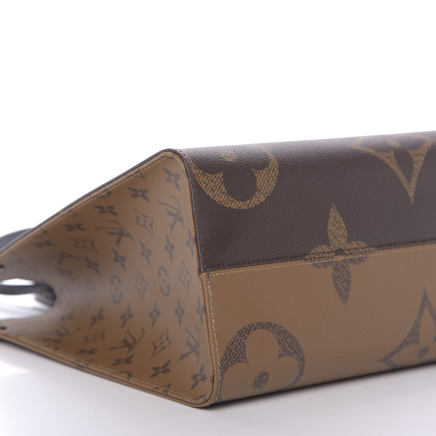 Louis Vuitton Reverse Monogram Giant Onthego MM 6 of 9