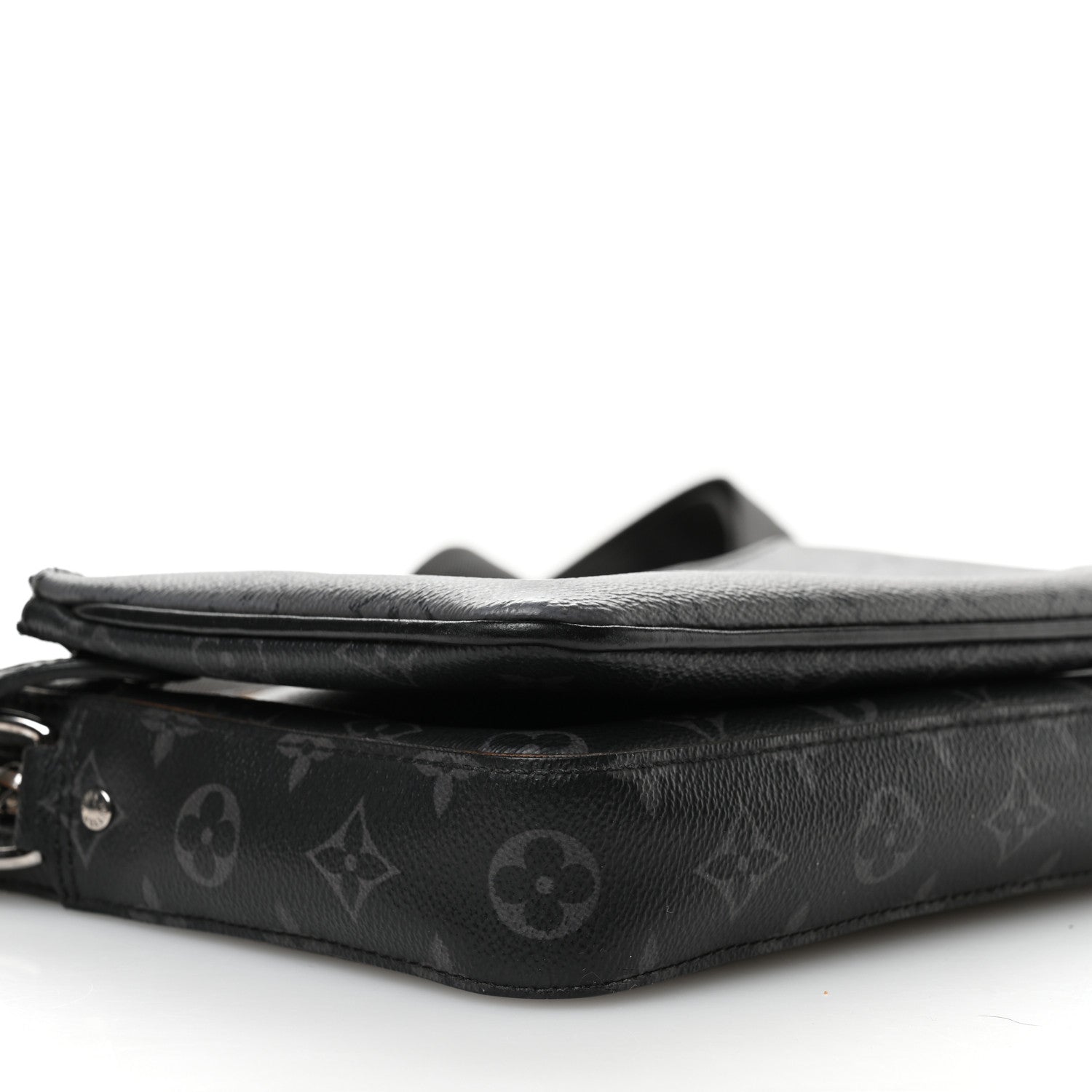 Louis Vuitton Reverse Monogram Eclipse Trio Messenger 9 of 10
