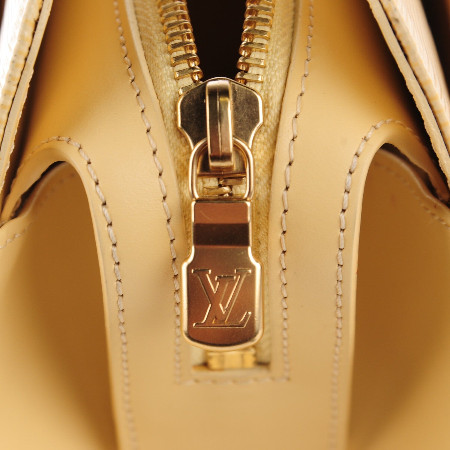 Louis Vuitton Epi Croisette PM Vanilla 9 of 9